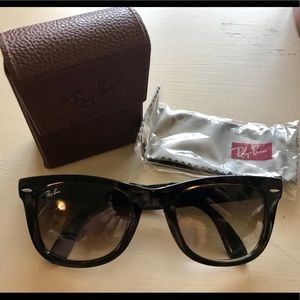 Like-New foldable Ray Bans
